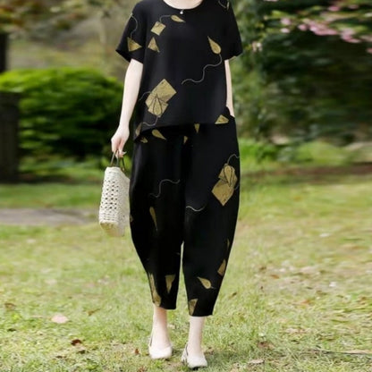 🌸 Women’s Printed Short-Sleeved Top & Cropped Pants Set  ✨👚👖